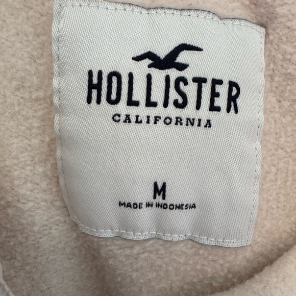 Hollister Cream Turtleneck Sweatshirt Cozy and Stylish - Picture 4 of 6